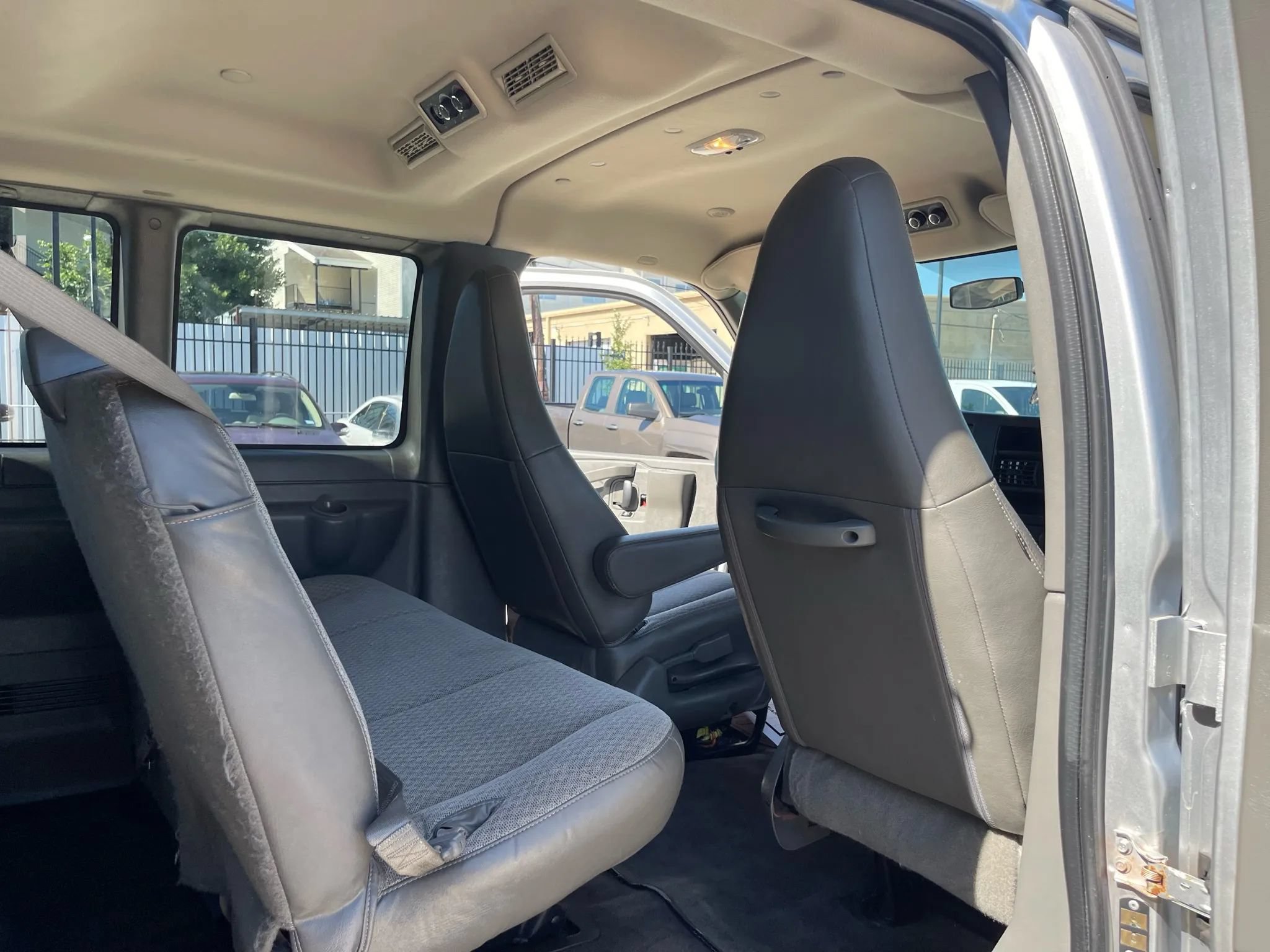Used 2016 Chevrolet Express 2500 LS RWD image 33