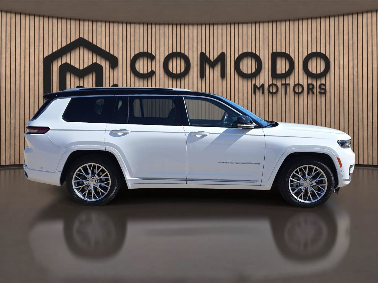 Used 2024 Jeep Grand Cherokee L Summit w/ Advanced Protech Group IV AWD/4WD image 2