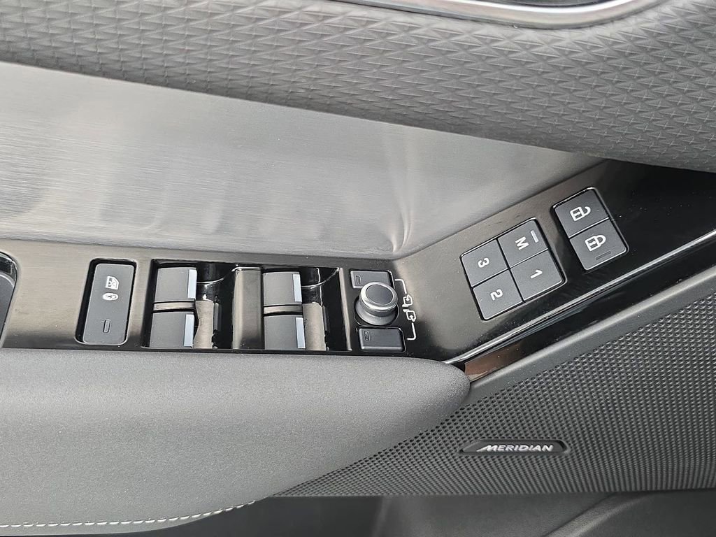 Used 2022 Land Rover Range Rover Velar R-Dynamic S AWD/4WD image 23