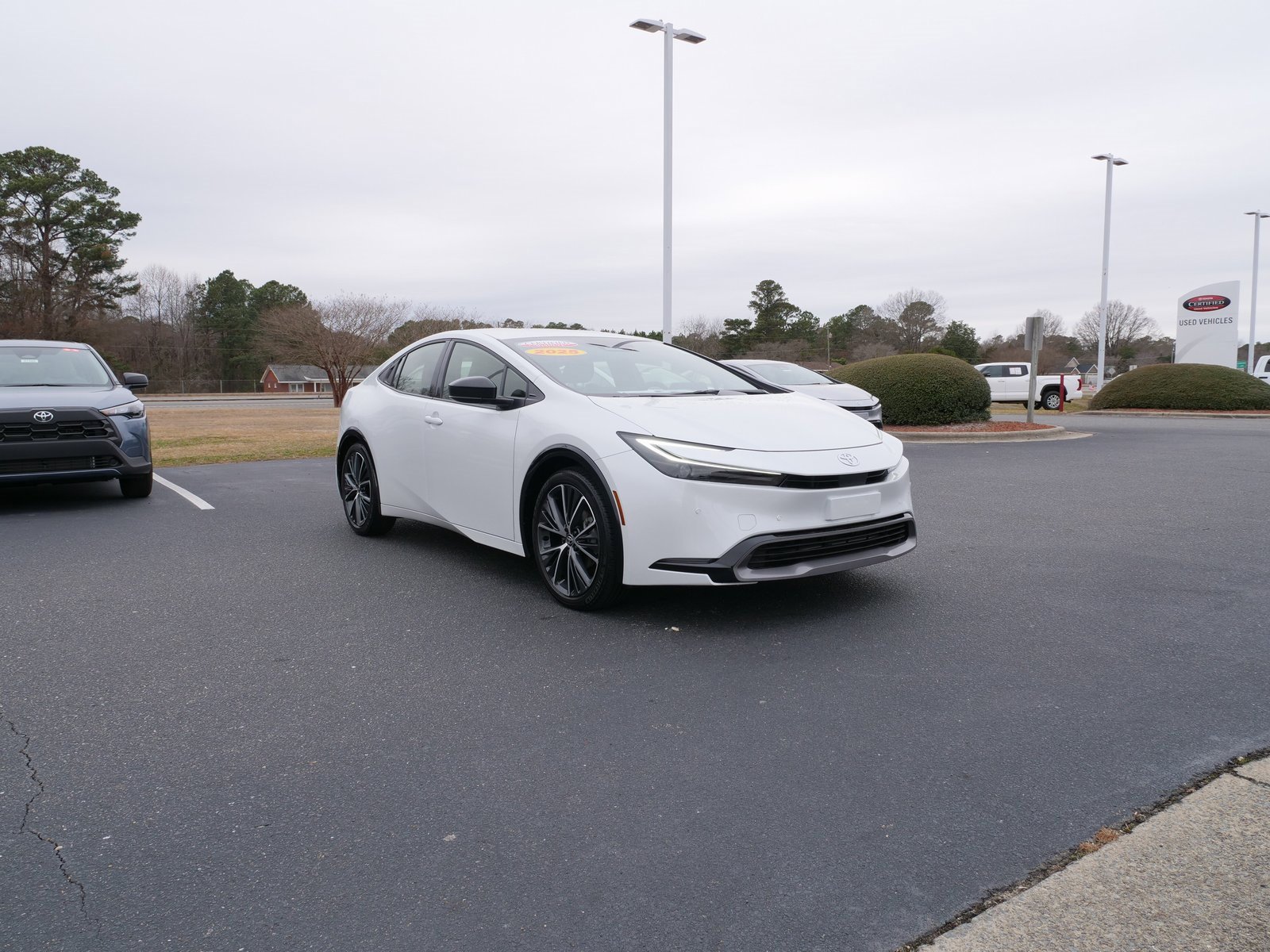 Used 2025 Toyota Prius XLE image 10