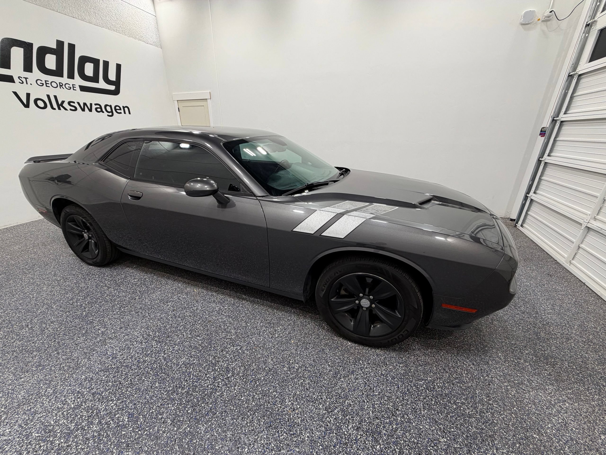 Used 2016 Dodge Challenger SXT RWD image 8