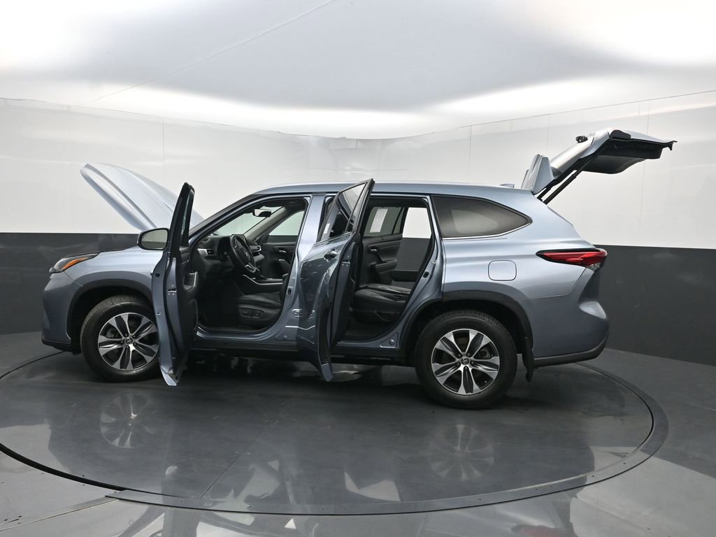 Used 2023 Toyota Highlander XLE image 37