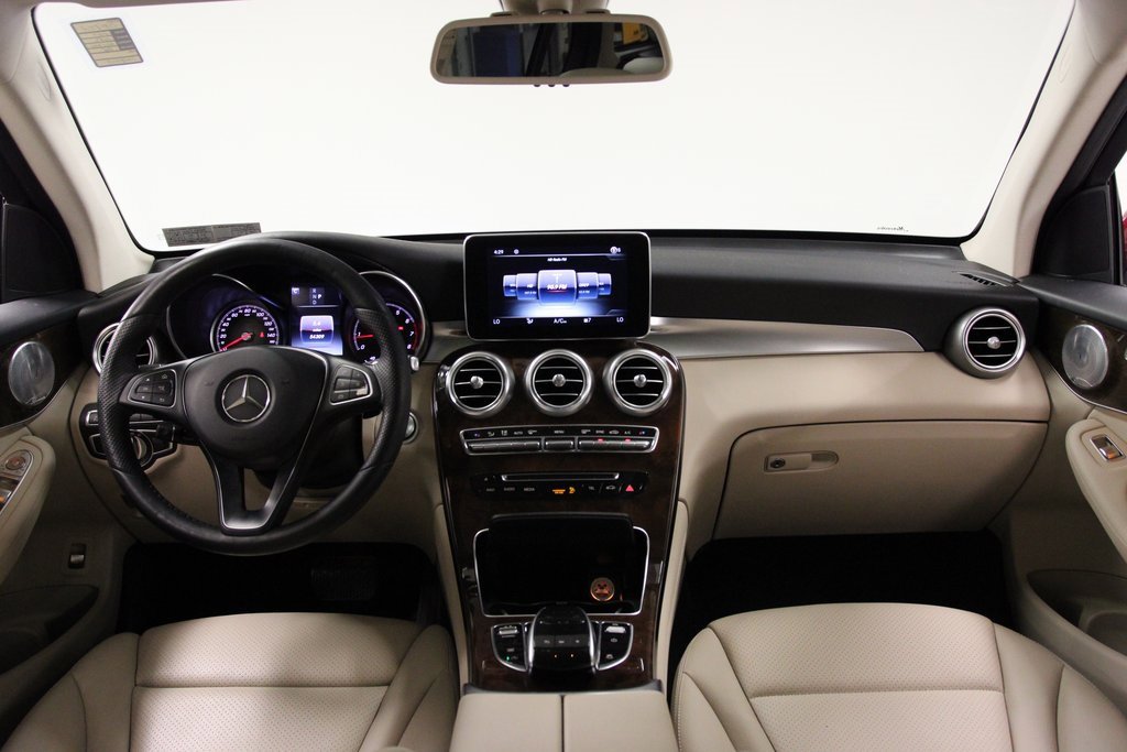 Used 2017 Mercedes-Benz GLC 300 4MATIC image 2