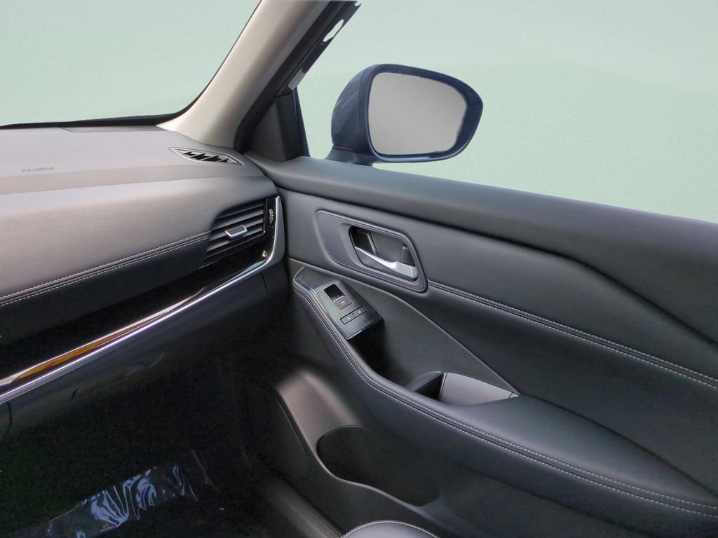 Certified 2024 Nissan Rogue SL FWD image 12
