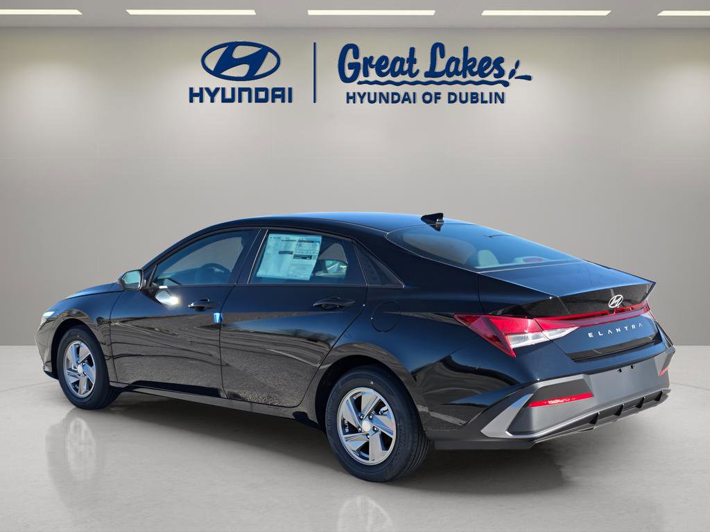 New 2026 Hyundai Elantra SE FWD image 3