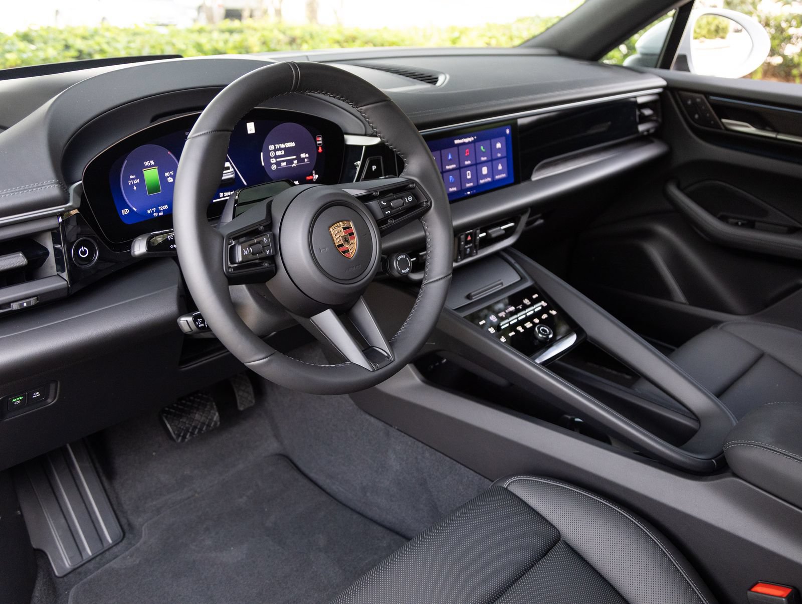 Certified 2026 Porsche Macan 4 Electric AWD/4WD image 3
