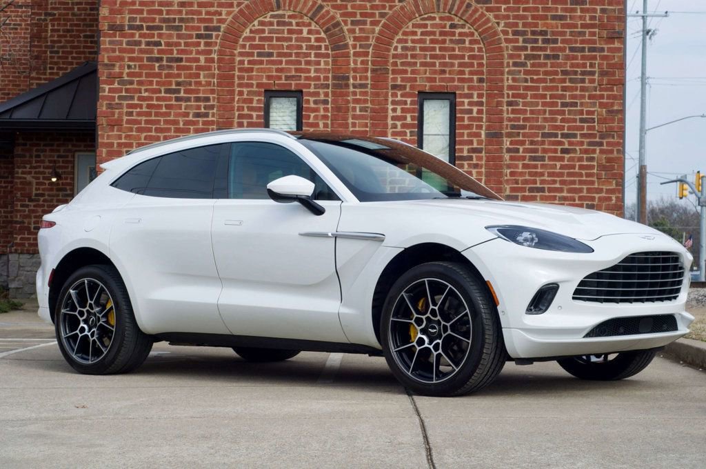Used 2022 Aston Martin DBX image 3