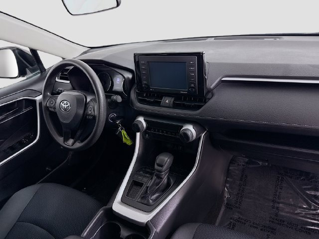 Used 2020 Toyota RAV4 LE FWD image 26
