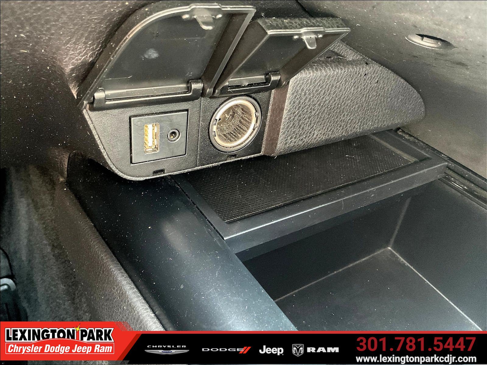 Used 2018 Toyota Camry SE FWD image 15