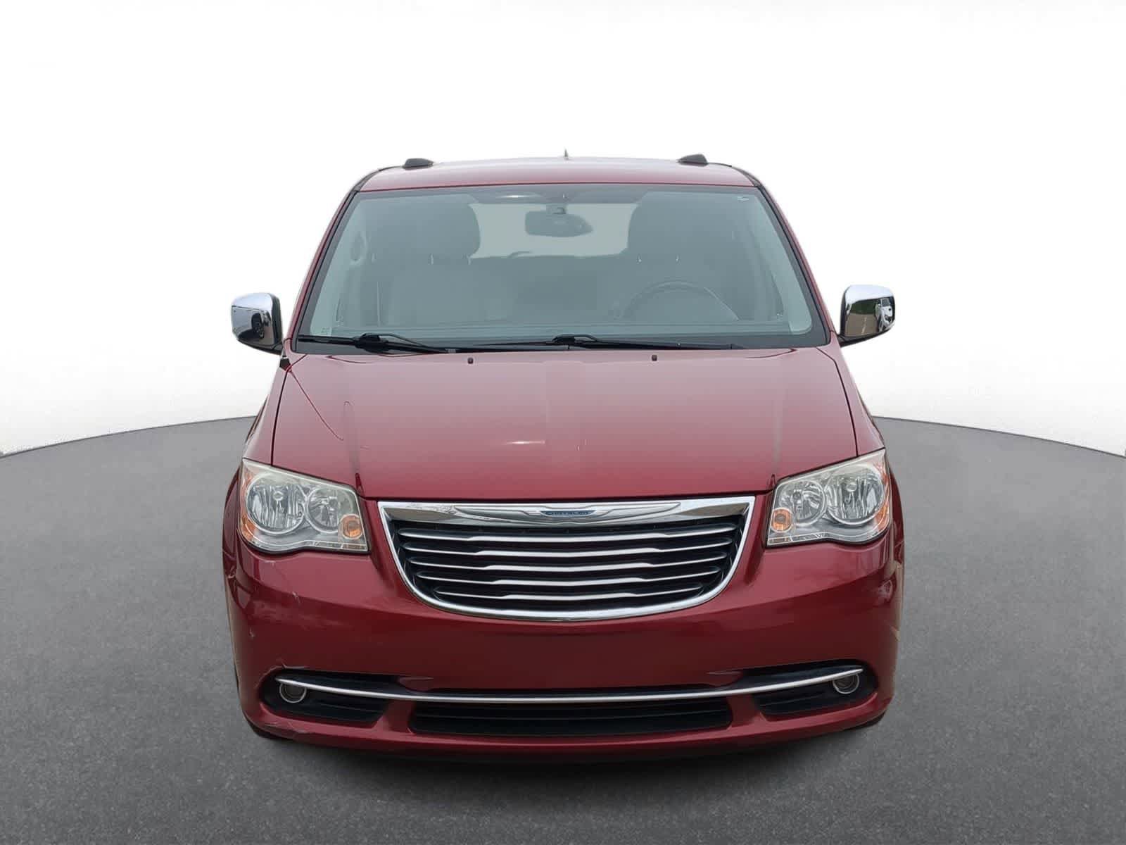 Used 2013 Chrysler Town & Country Touring-L FWD image 3
