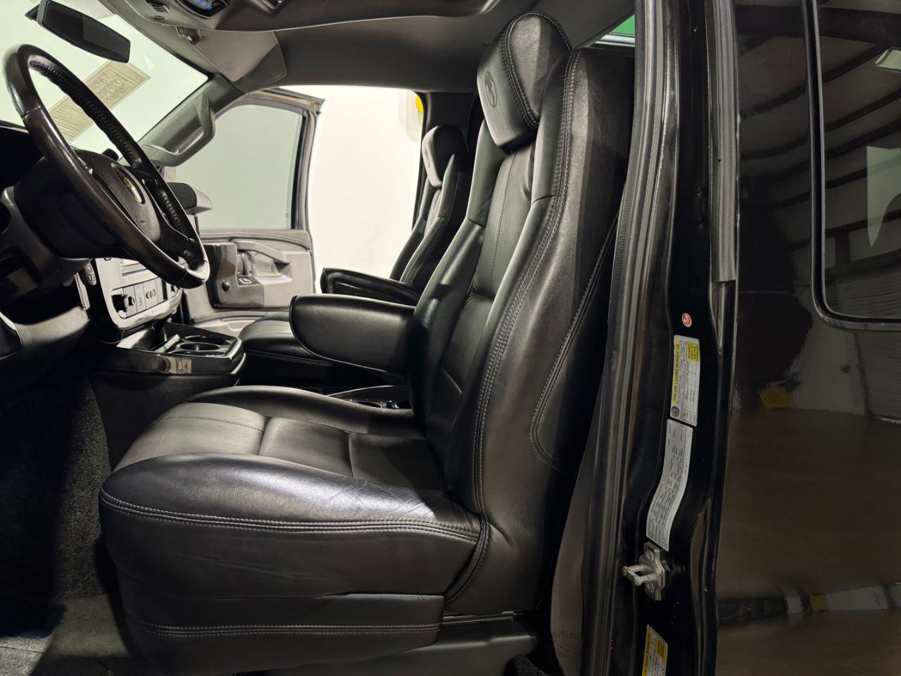 Used 2017 Chevrolet Express 2500 Extended RWD image 11