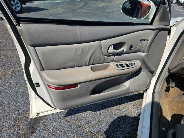 Used 2001 Buick Century Custom w/ Premium Pkg FWD image 18