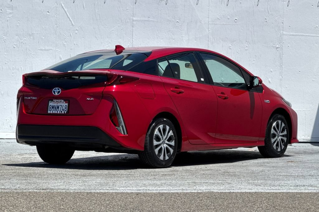 Used 2020 Toyota Prius Prime XLE FWD image 3