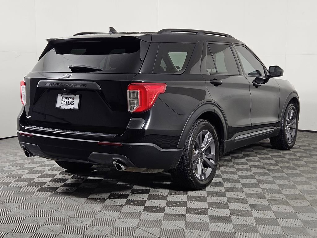 Used 2023 Ford Explorer XLT w/ Equipment Group 202A image 5