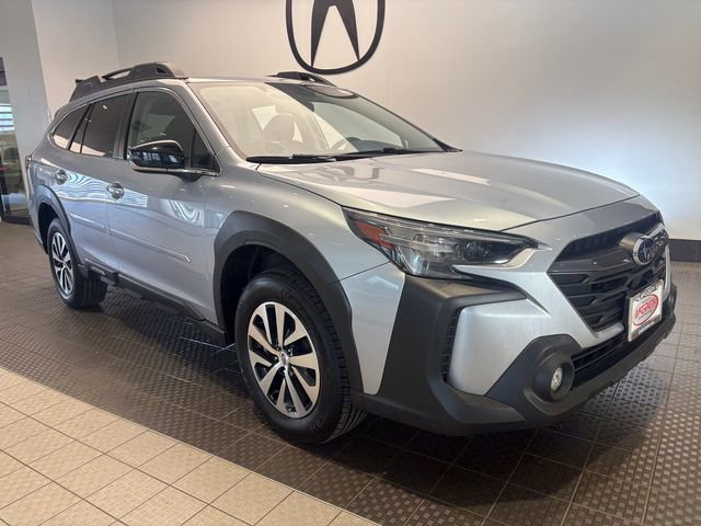 Used 2023 Subaru Outback Premium image 2