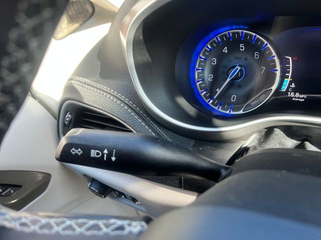 Used 2023 Chrysler Pacifica Touring-L image 32