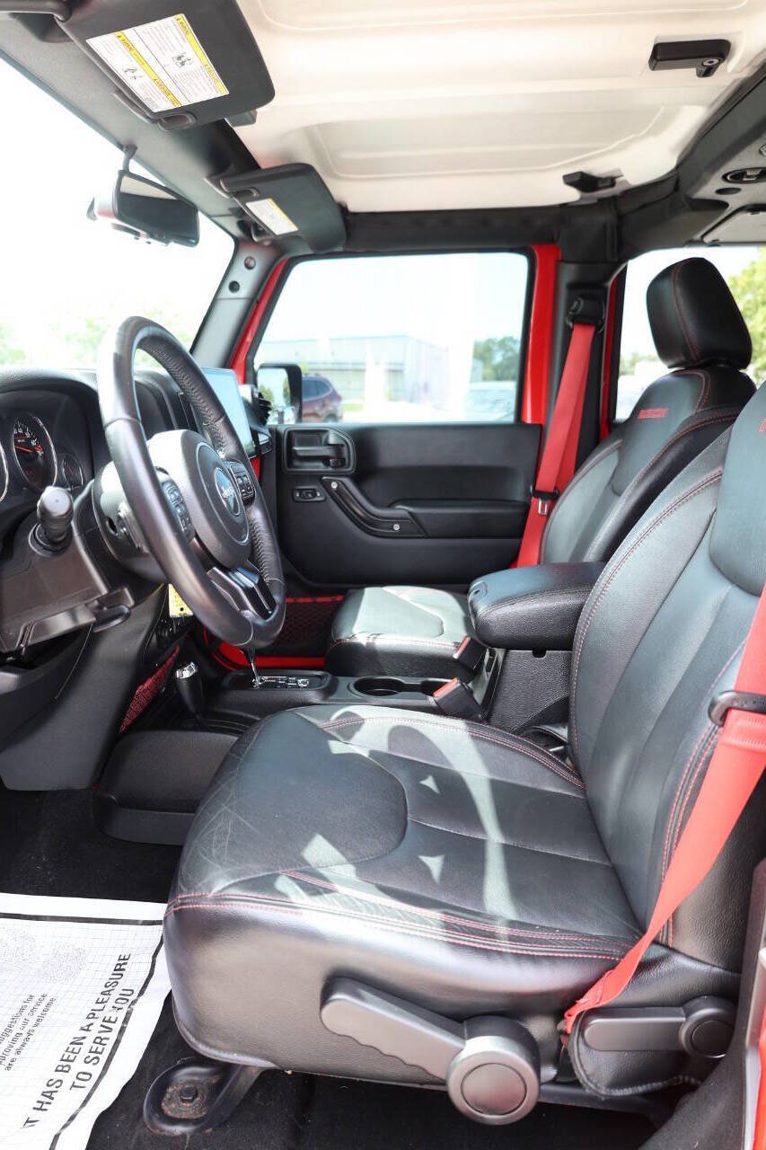 Used 2018 Jeep Wrangler Unlimited Rubicon AWD/4WD image 12