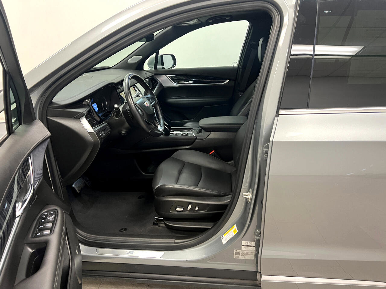 Used 2024 Cadillac XT6 Premium Luxury image 25