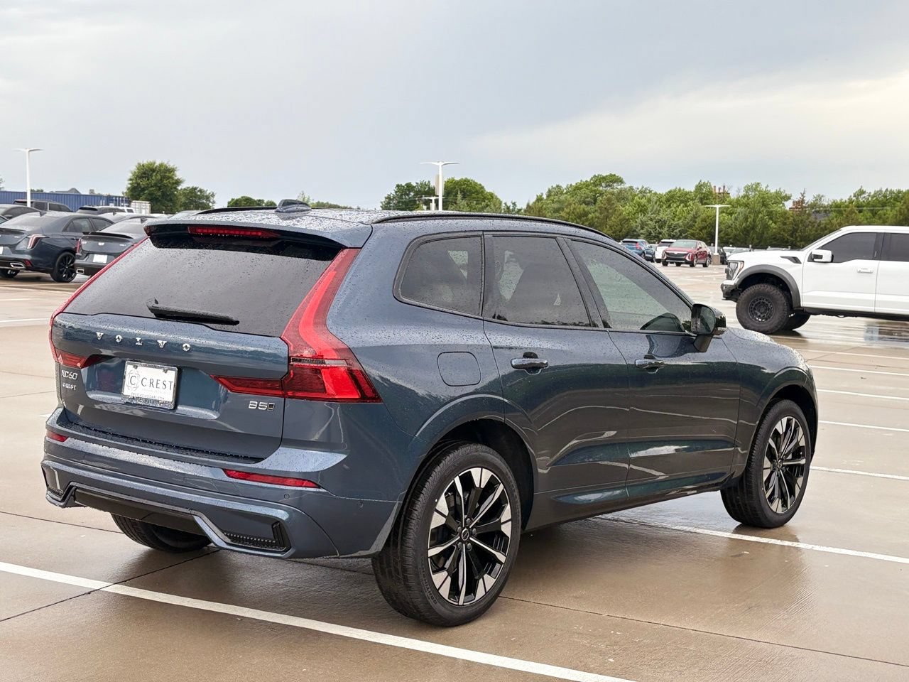 New 2026 Volvo XC60 B5 Plus AWD/4WD image 4