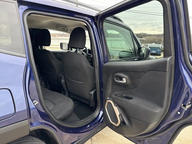 Used 2017 Jeep Renegade Latitude w/ Cold Weather Group image 40