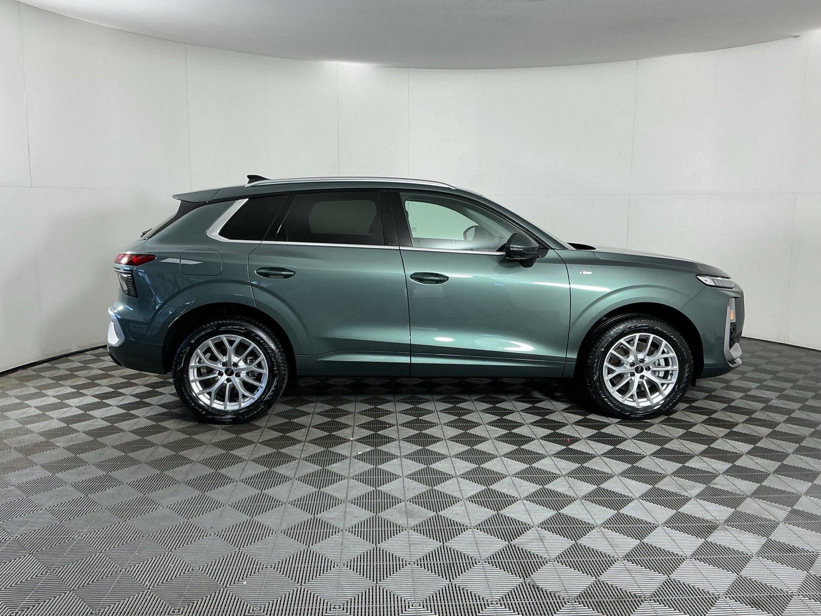New 2026 Audi Q3 quattro 2.0T AWD/4WD image 9