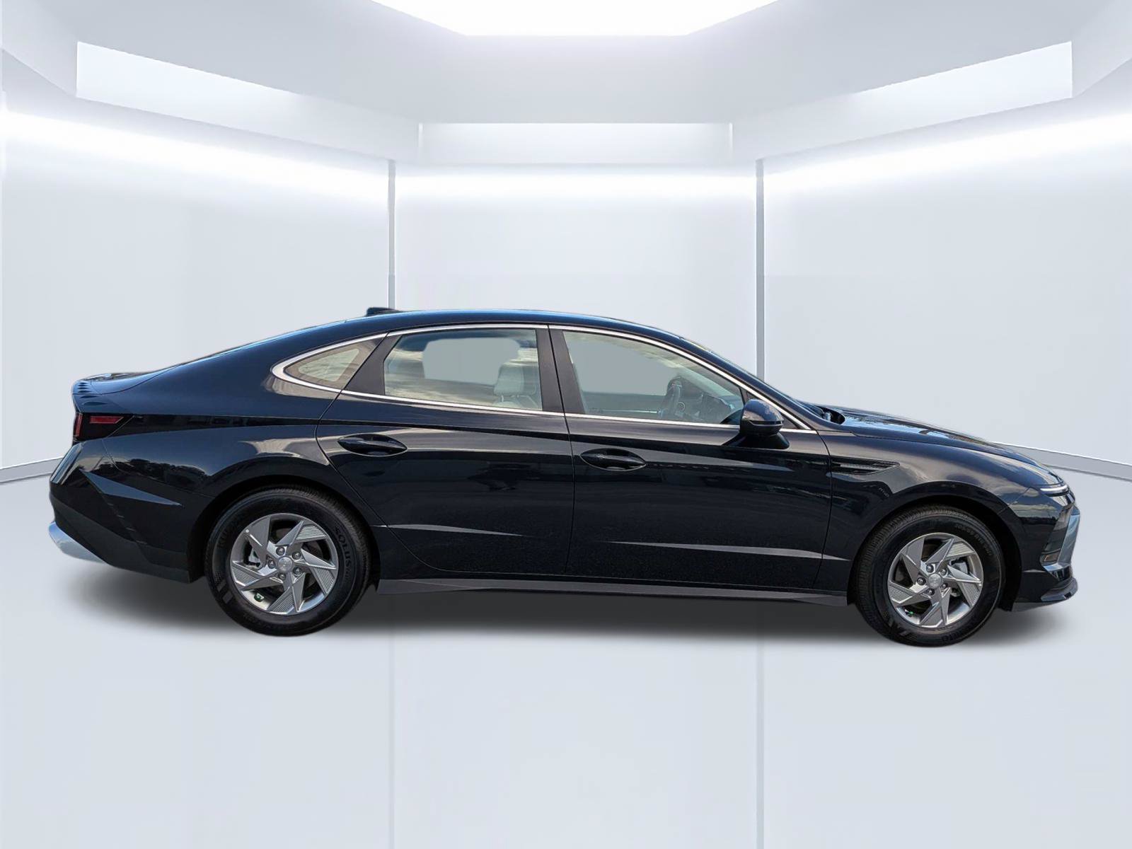 Certified 2026 Hyundai Sonata SE FWD image 3