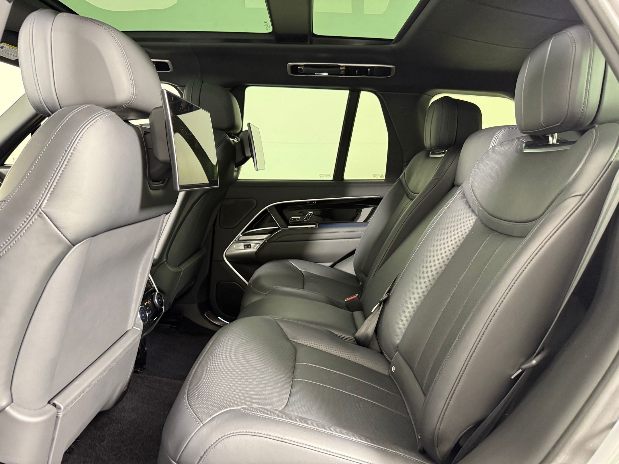 Used 2023 Land Rover Range Rover Autobiography AWD/4WD image 27
