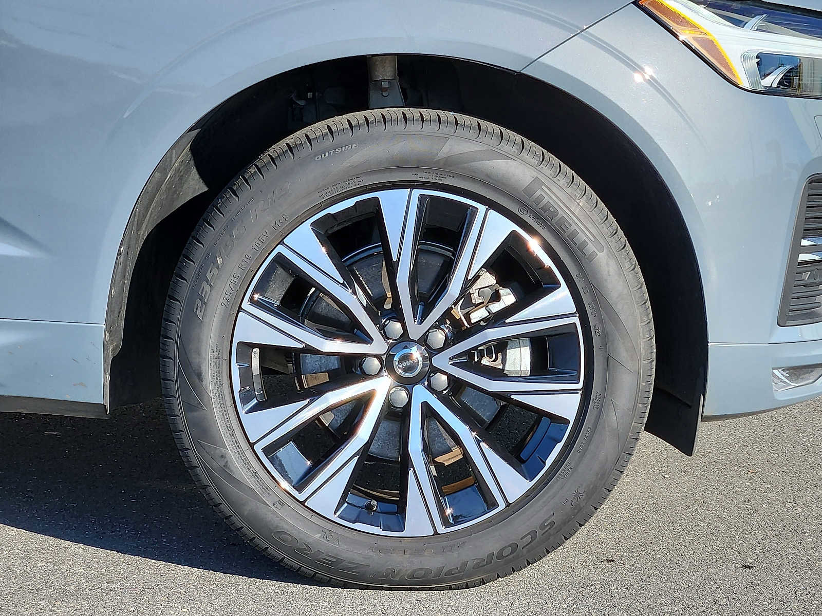 Certified 2023 Volvo XC60 B5 Core w/ Climate Package image 8