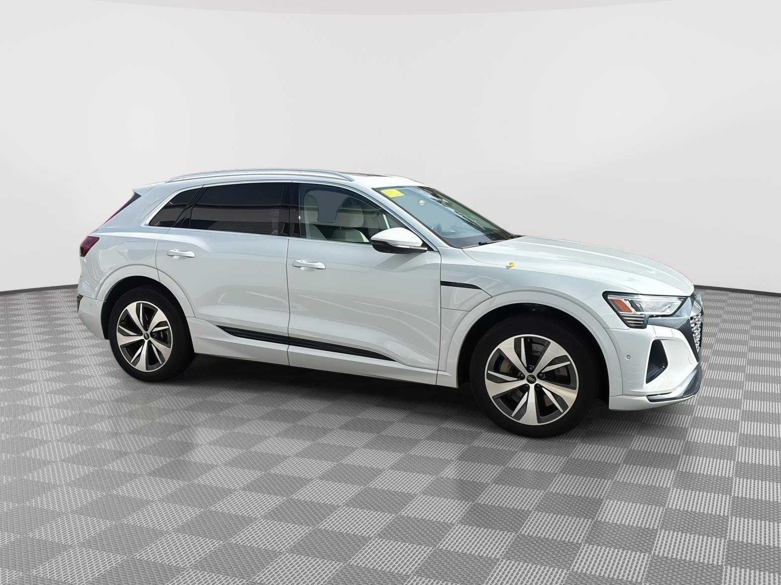 Used 2024 Audi Q8 e-tron Premium Plus w/ Premium Plus Package AWD/4WD image 8