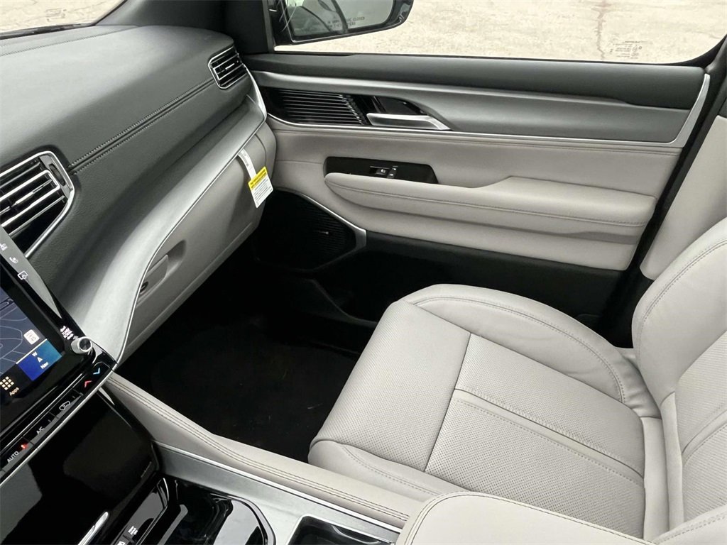 New 2026 Jeep Grand Wagoneer L 4WD image 18