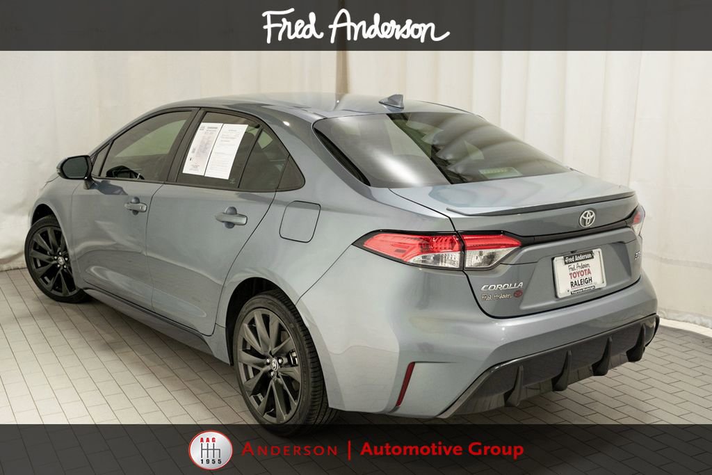 Used 2023 Toyota Corolla SE FWD image 3