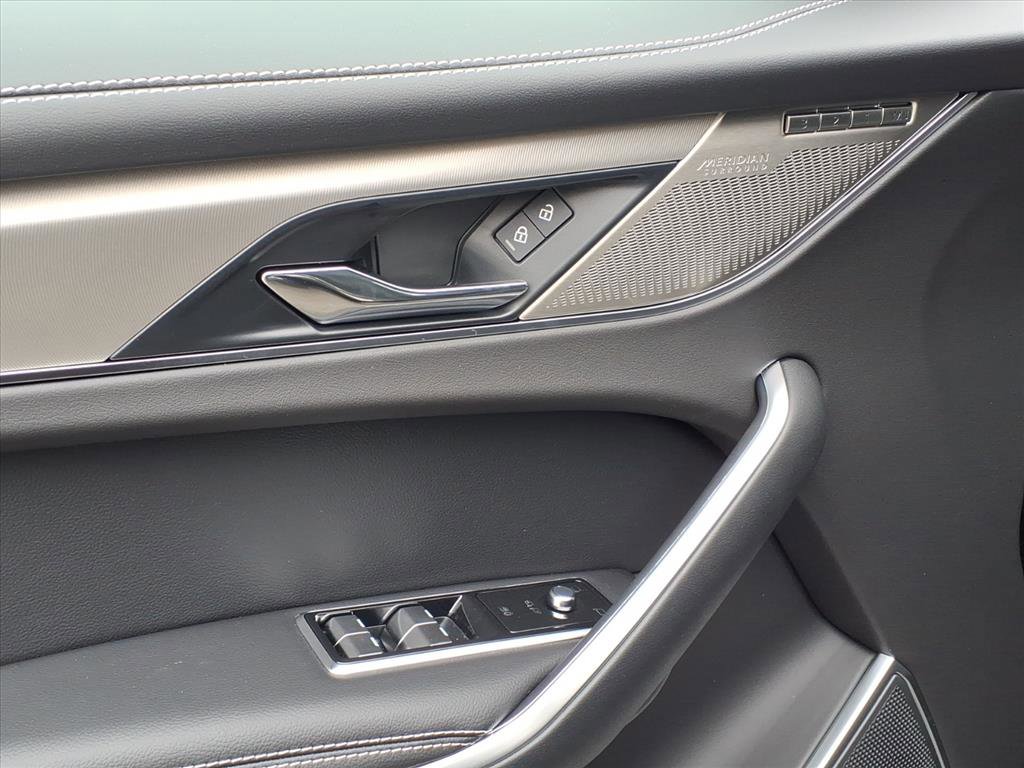 New 2026 Jaguar F-PACE R-Dynamic S image 10