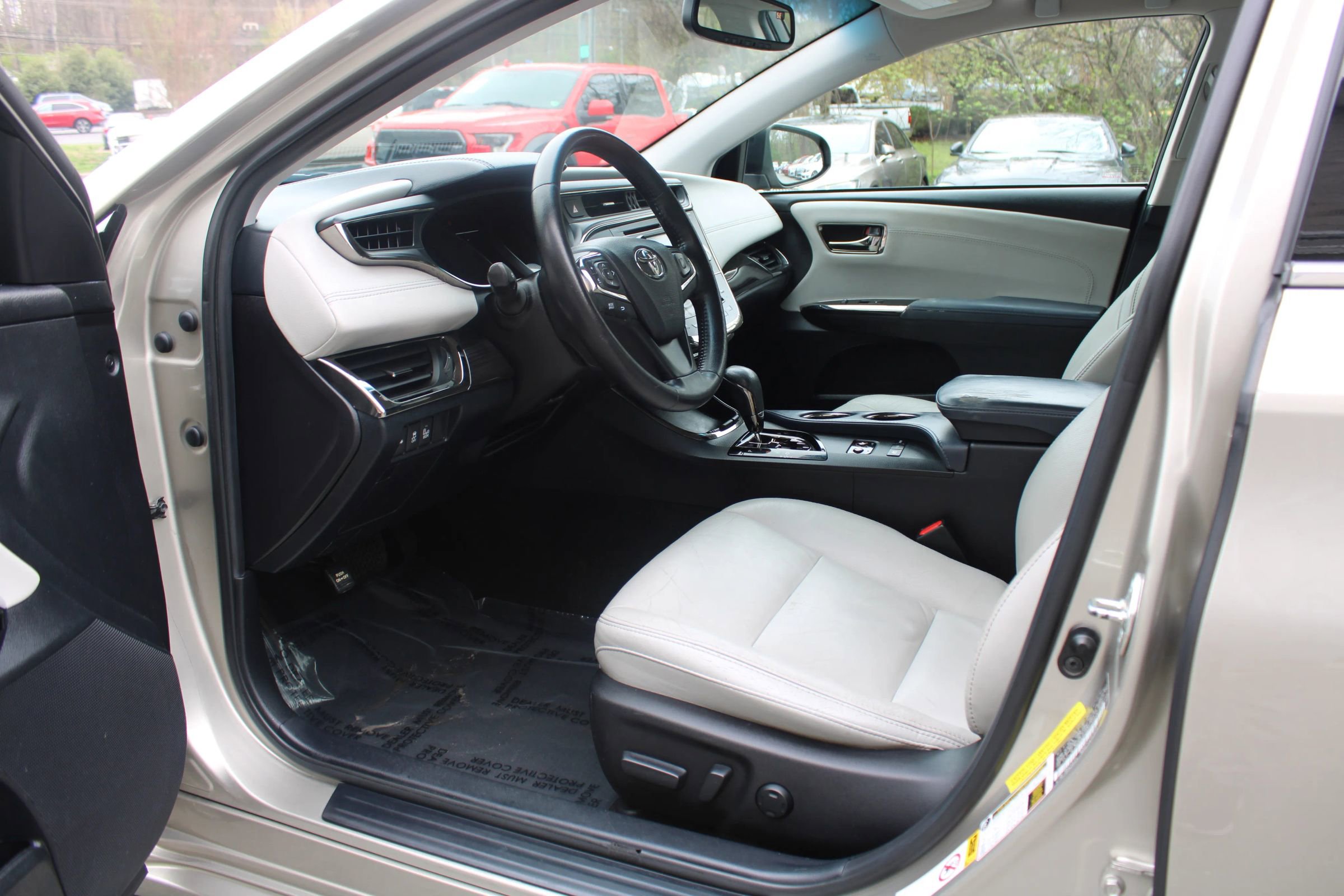 Used 2015 Toyota Avalon XLE Touring image 18