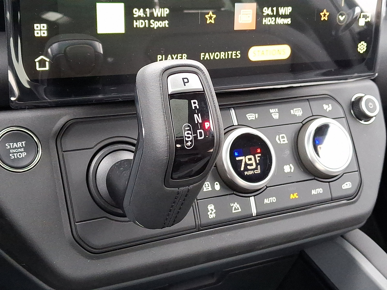 New 2026 Land Rover Defender 110 X-Dynamic SE image 10