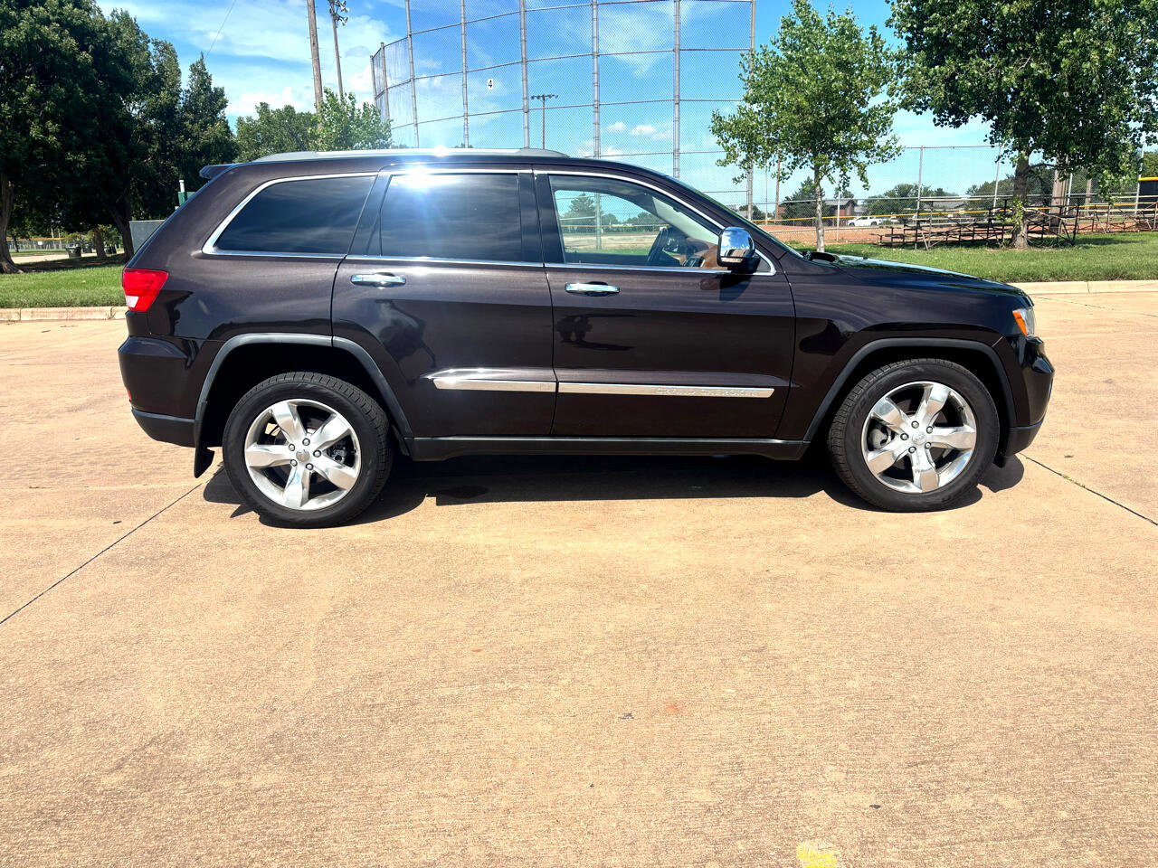 Used 2011 Jeep Grand Cherokee Overland Summit image 30
