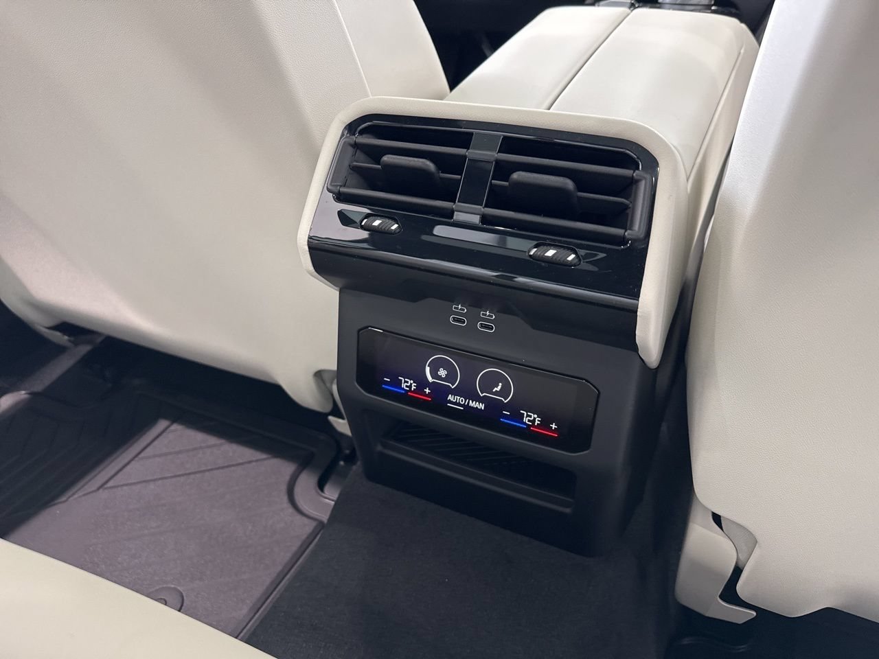 New 2026 BMW 550e xDrive AWD/4WD image 50