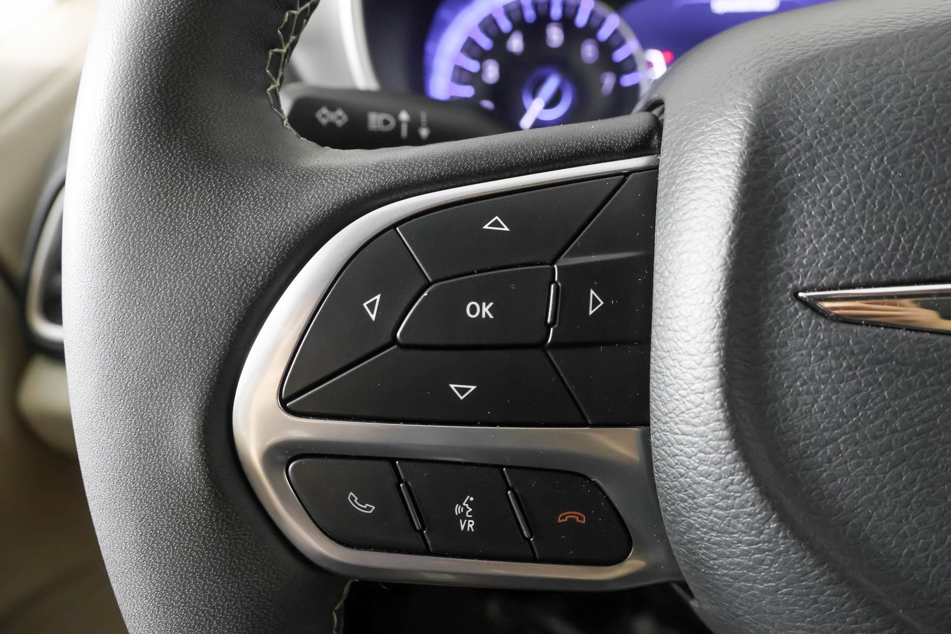Used 2024 Chrysler Pacifica Touring-L FWD image 26