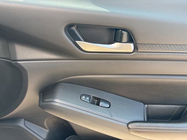 Used 2024 Nissan Altima 2.5 SV image 14