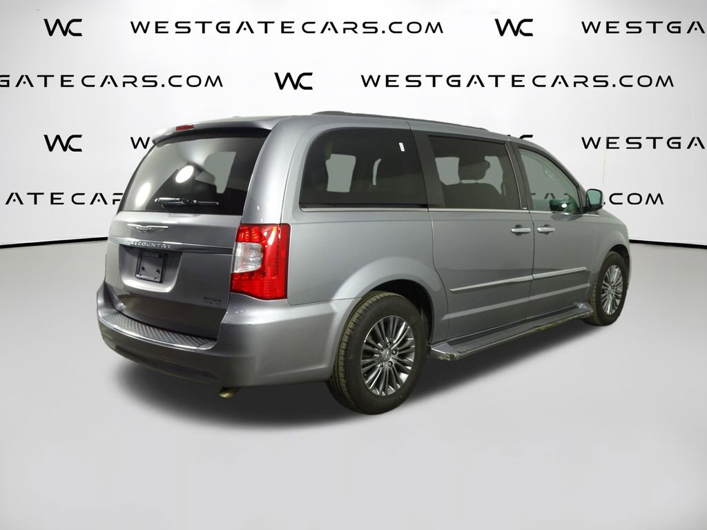 Used 2014 Chrysler Town & Country Touring-L w/ Driver Convenience Group image 37