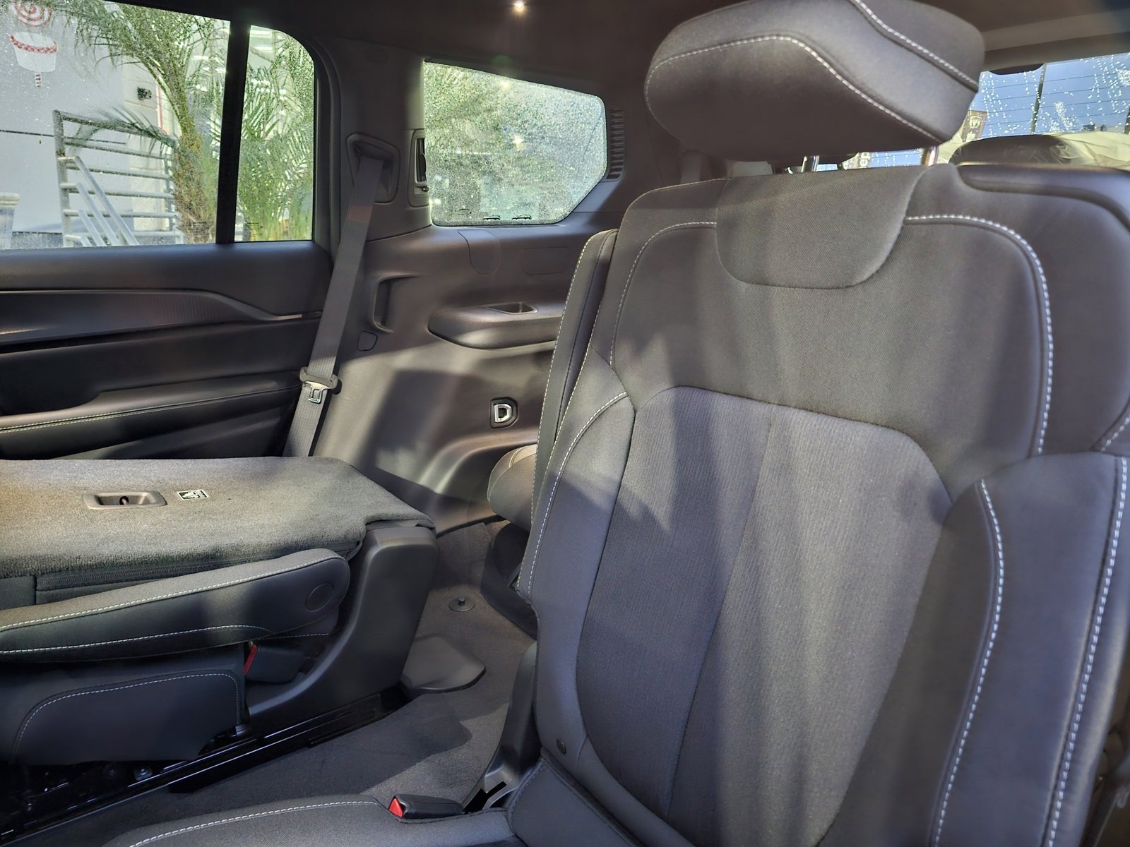 New 2025 Jeep Grand Cherokee L Laredo image 25