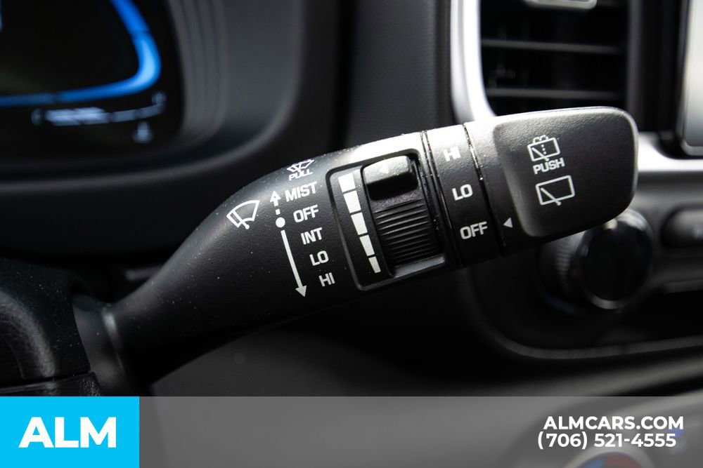 Certified 2025 Hyundai Venue SE image 23