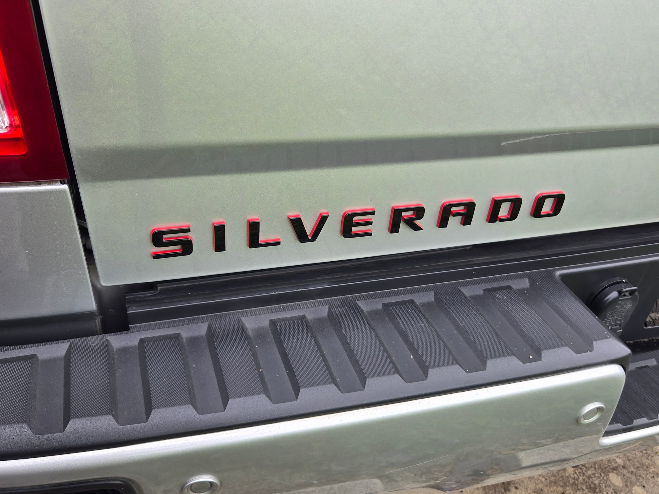 Used 2018 Chevrolet Silverado 1500 LTZ Z71 w/ Redline Edition AWD/4WD image 7