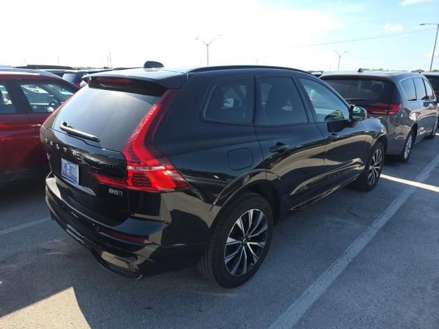 Used 2025 Volvo XC60 B5 Core AWD/4WD image 4