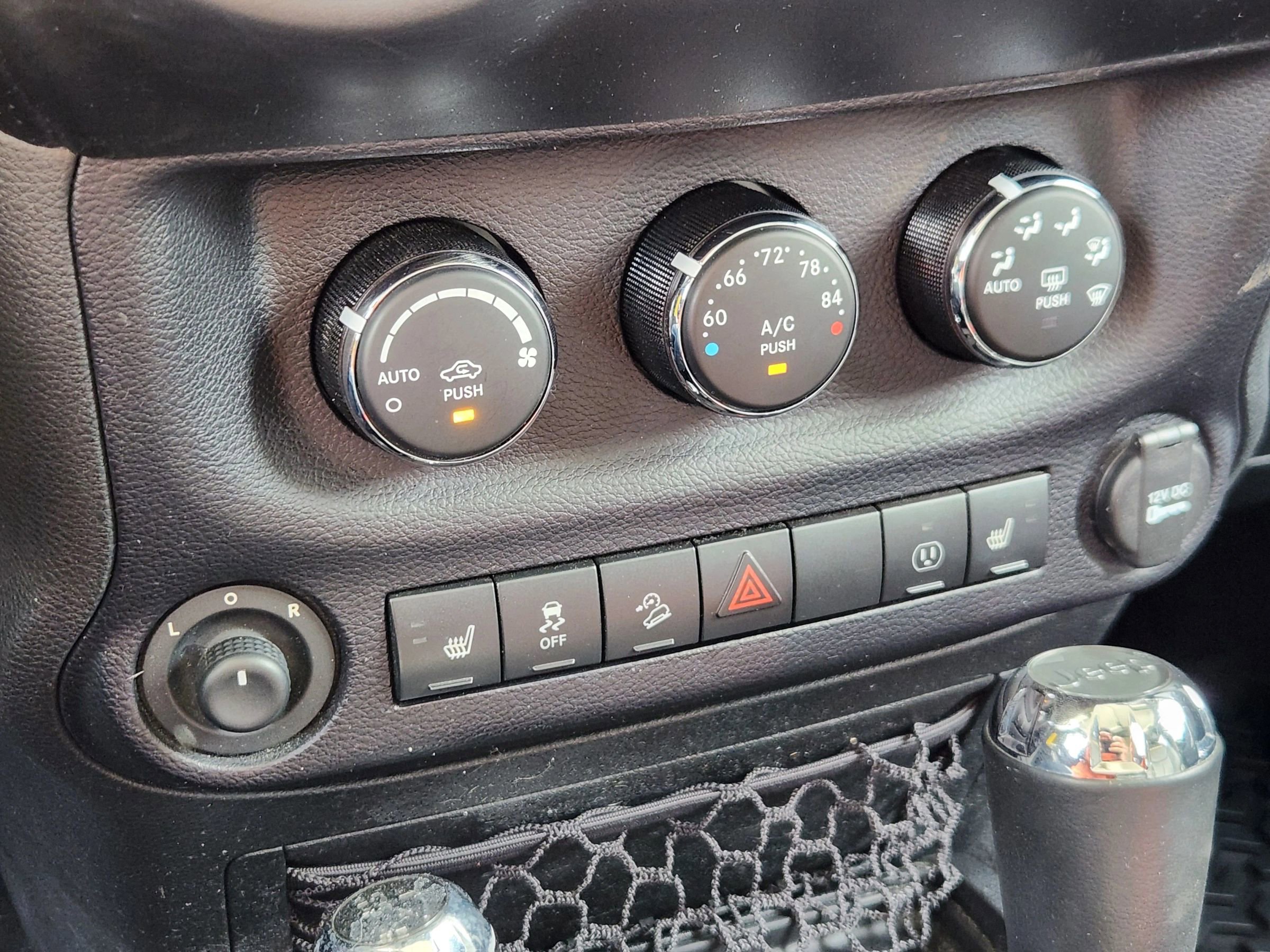 Used 2015 Jeep Wrangler Sahara w/ Dual Top Group AWD/4WD image 32