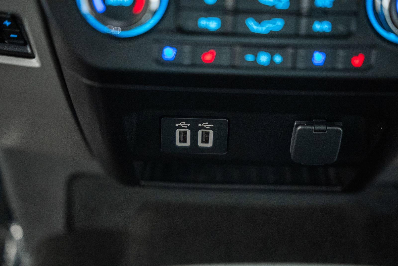 Used 2020 Ford F150 Lariat image 34