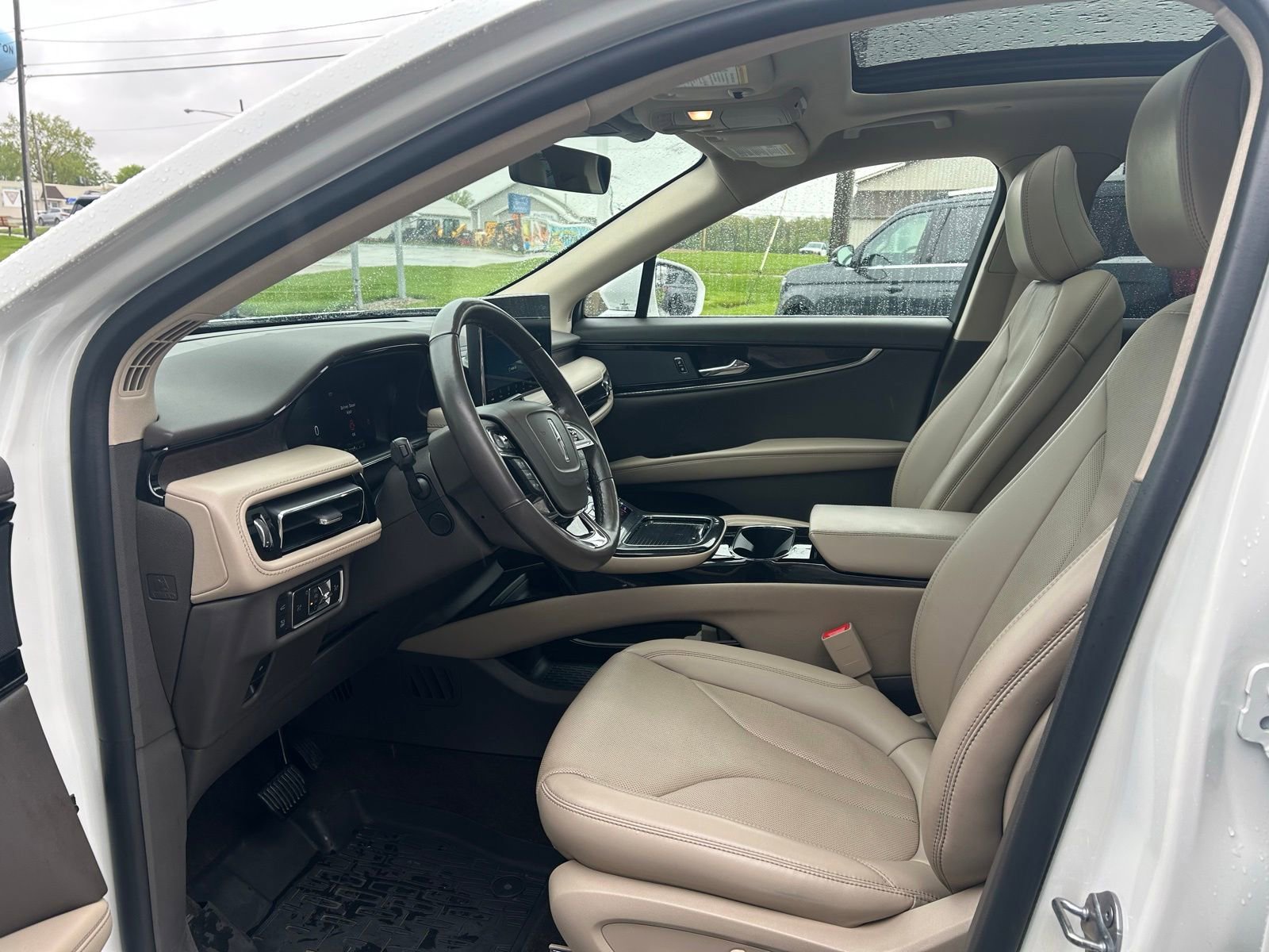 Used 2023 Lincoln Nautilus Reserve AWD/4WD image 9