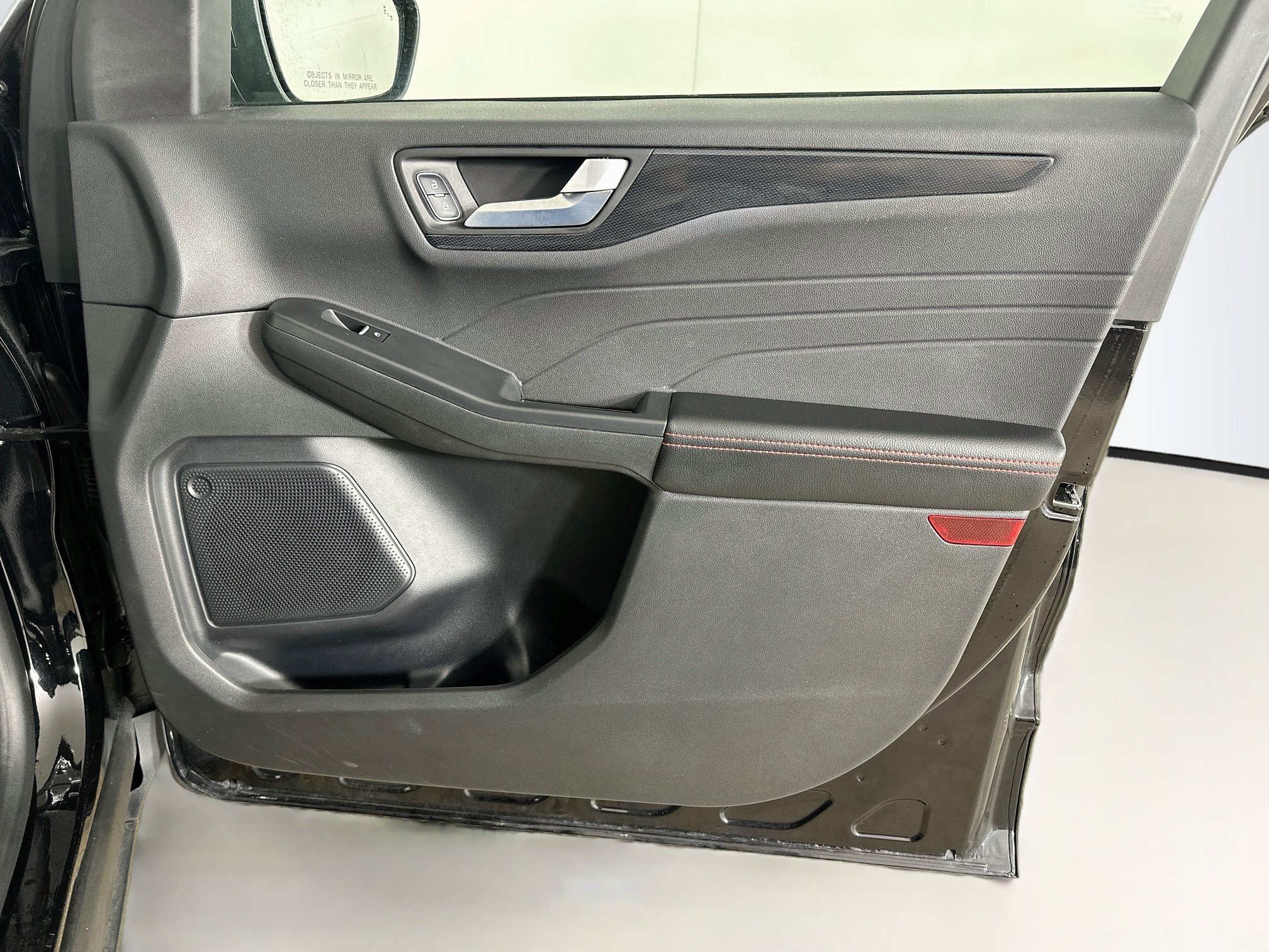 Used 2025 Ford Escape ST-Line FWD image 30