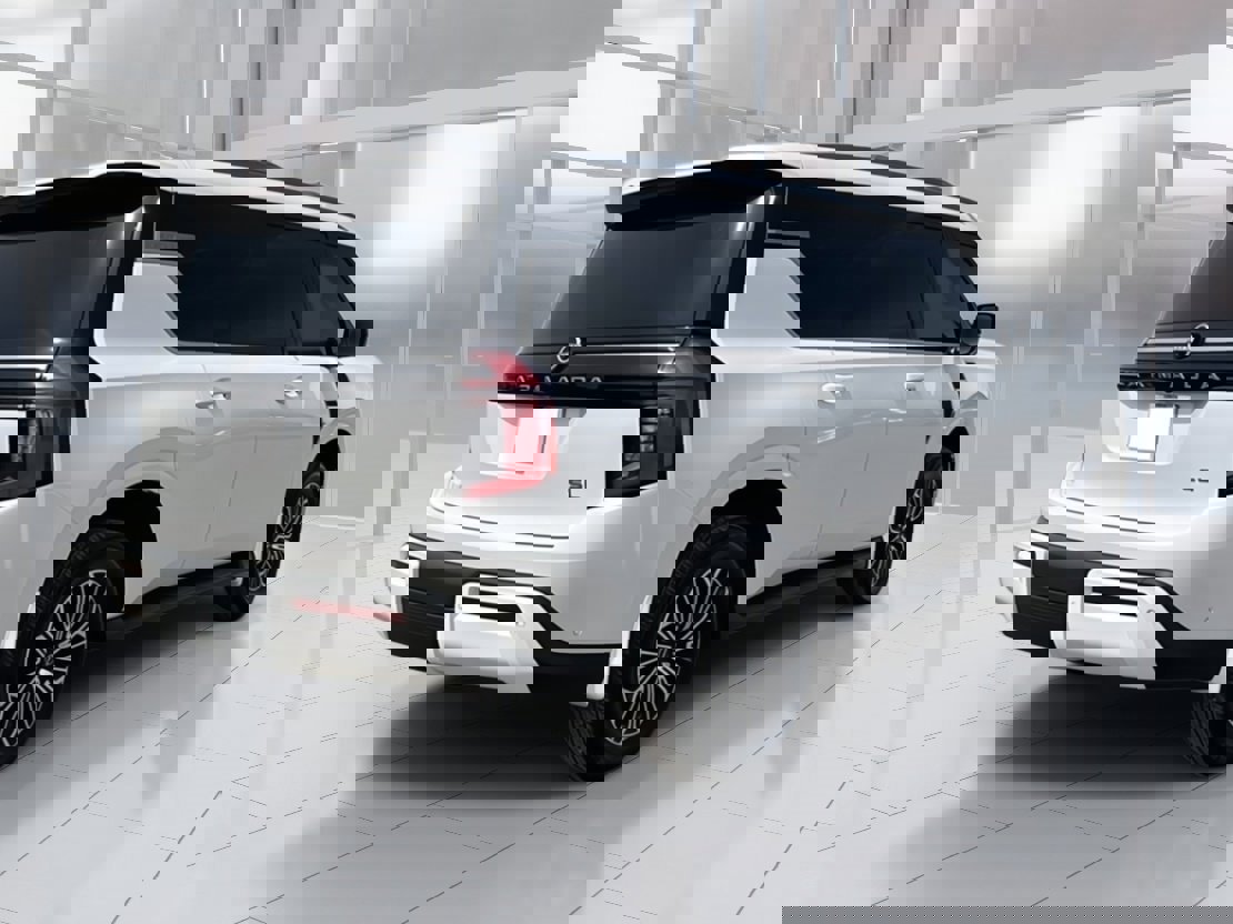 New 2026 Nissan Armada SL w/ Captain's Chari Seat Package image 5