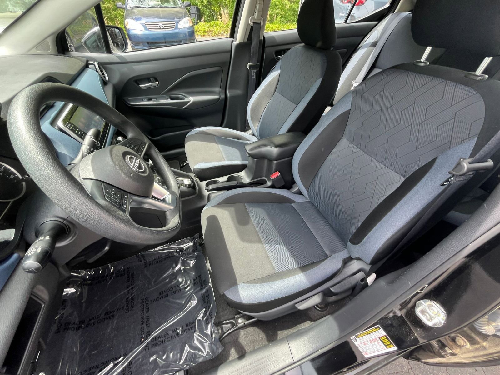 Used 2025 Nissan Versa SV image 31