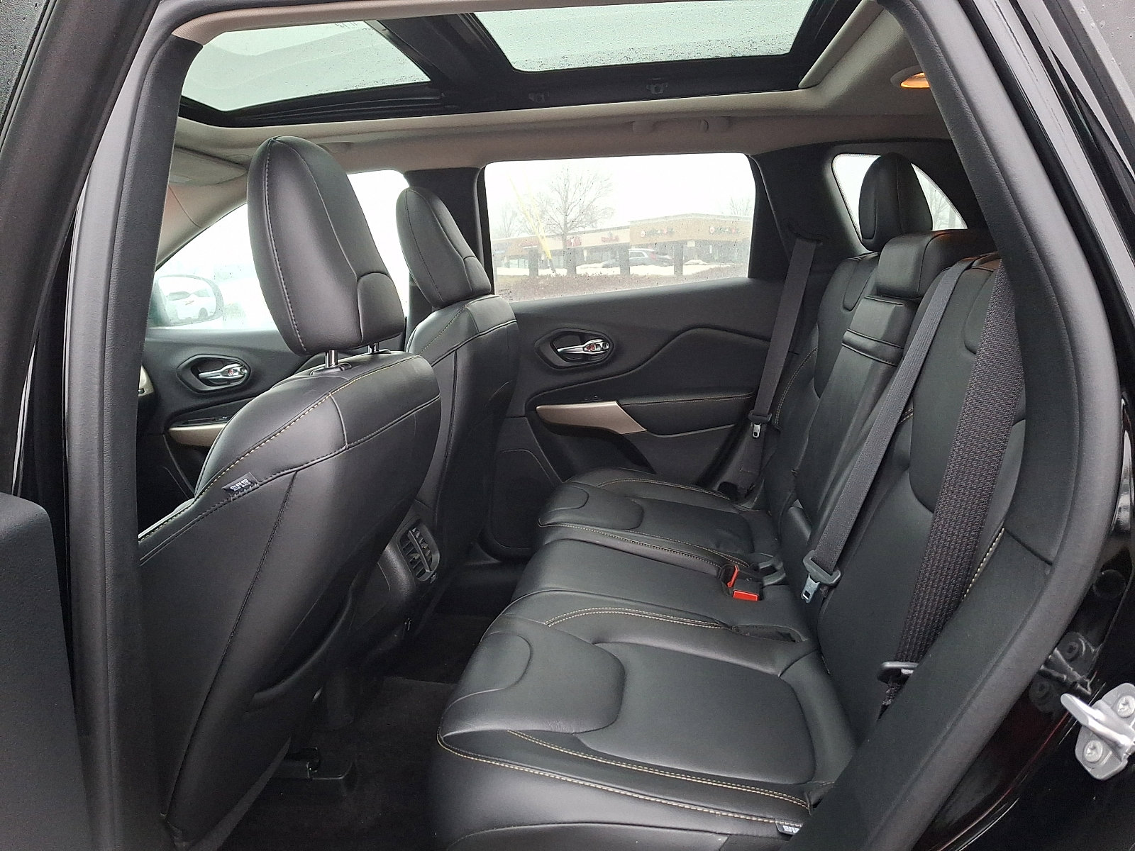 Used 2018 Jeep Cherokee Limited w/ High Altitude Package image 9